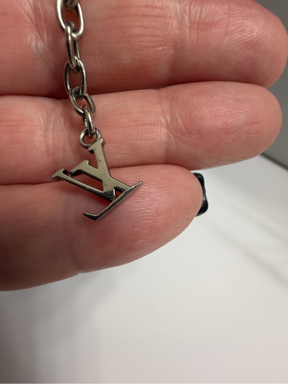 Louis Vuitton Swarovski Gamble Short Necklace in silver Model Number M65232 - Picture 4 of 7